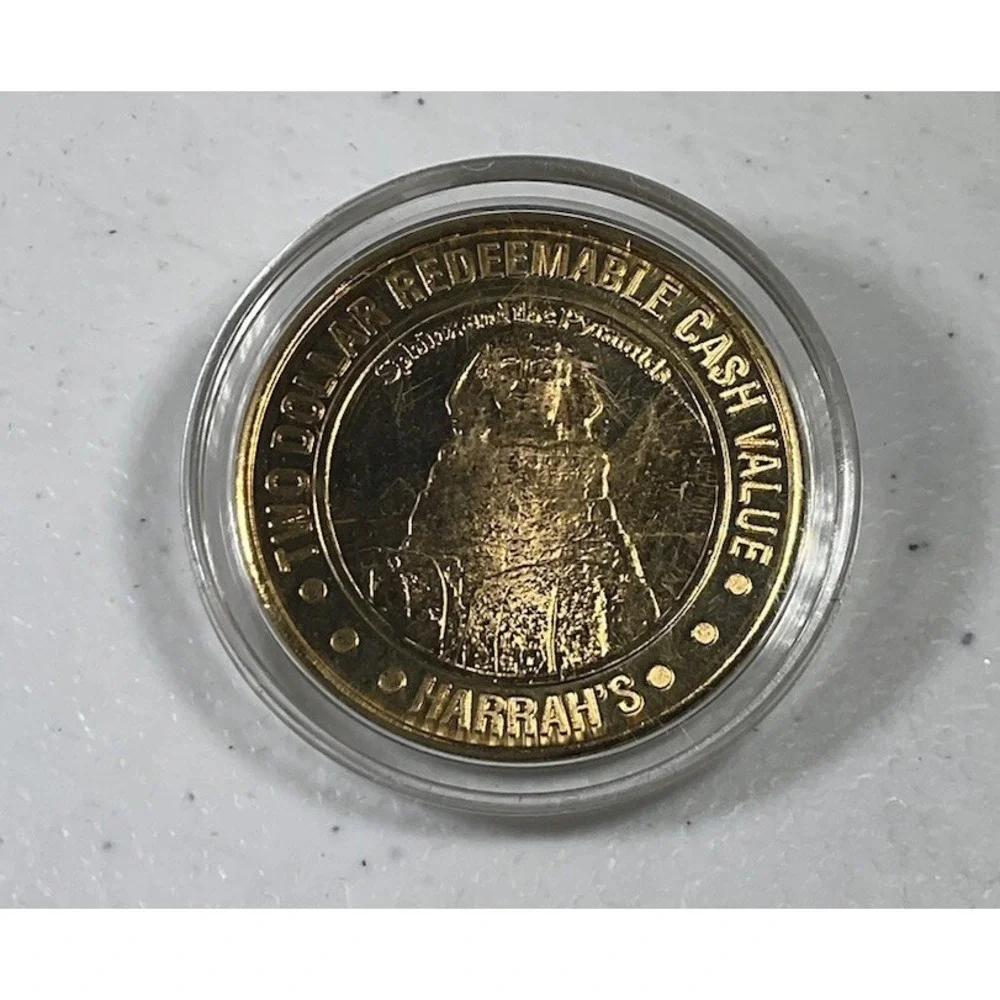 Harrah's Casino Reno, Nevada $2 Gaming Token 7 Wonders - Sphinx And The Pyramids